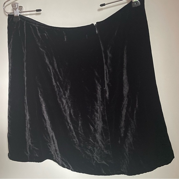Reformation Black Mini Velvet Skirt with Slit sz 10 - Picture 8 of 9